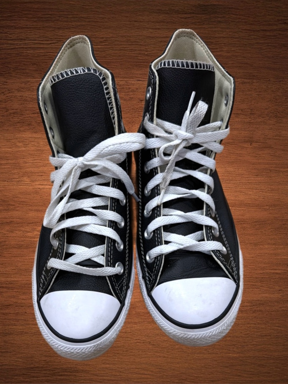 CONVERSE CHUCK TAYLOR ALL STAR CLASSIC LEATHER SHOES BLACK/WHITE. MENS SIZE 8,5